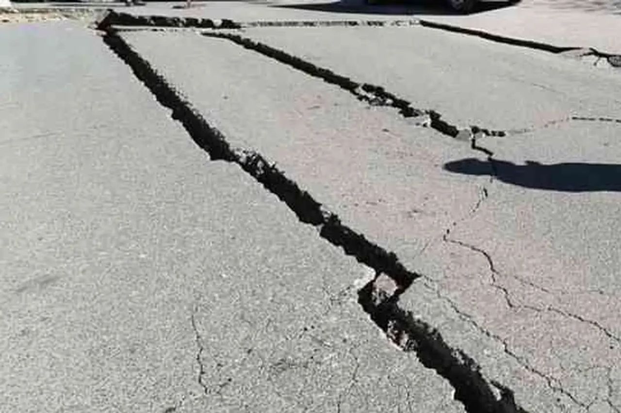 M 6.5 地震が南西マルクを揺るがし、家屋1棟と中学校1棟が被災