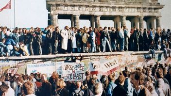 由柏林墙隔开的卡拉东德和西德