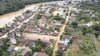 동부 코타와링인(East Kotawaringin)의 홍수로 확산되어 수십 개의 마을이 물에 잠겼습니다.