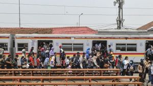 Minta Maaf Soal Antrean Panjang di Stasiun Manggarai, KAI Siapkan KRL Feeder Tambahan ke Angke dan Kampung Bandan