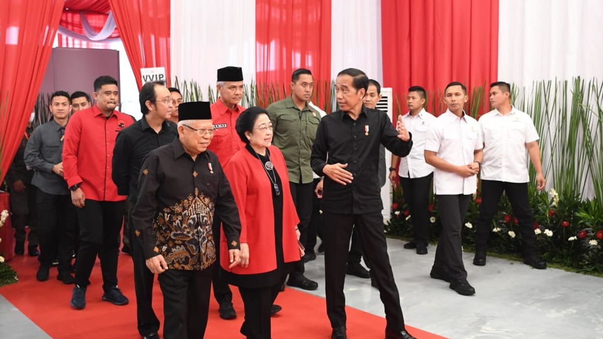 Hadir di Acara Puncak Bulan Bung Karno, Jokowi-Ma'ruf Amin Ngobrol Bareng Ganjar