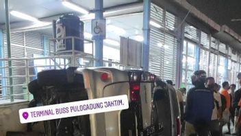 Avanza Kills A Coffee Seller Cart Near Pulogadung Terminal, Three People Injured
