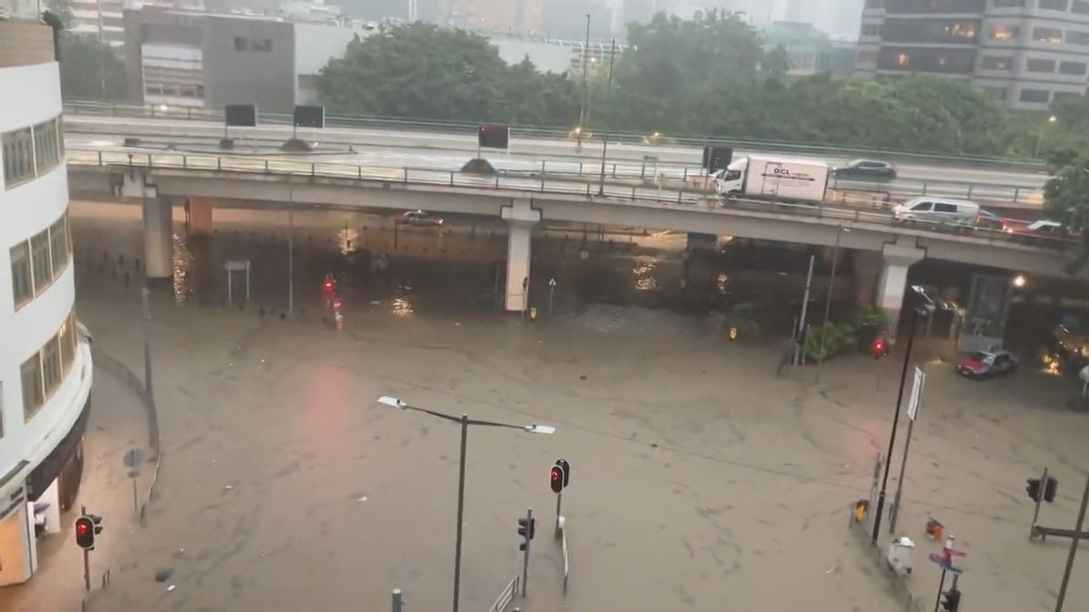 Hong Kong Hit by Heaviest Rain in 140 Years: Caused Floods, 83 People Injured