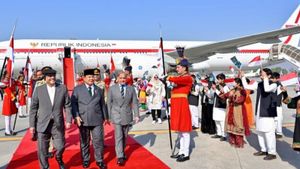    PM dan Presiden Pakistan Sambut Prabowo di Bandara Islamabad