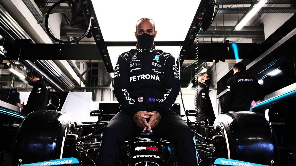 Lewis Hamilton: Verstappen di Bawah Tekanan tapi Tak akan Mengakui