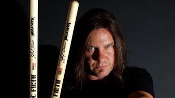 Shawn Drover Talks About The Rise Of Rock Musicians Using Backing Tracks In Concerts