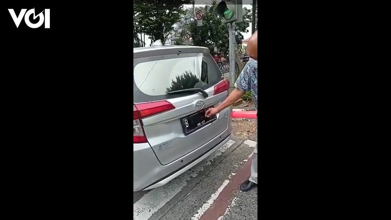 Viral Pengemudi Mobil Tutup Pelat Nomor Pakai Lakban Polda Metro Jaya