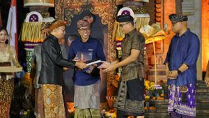 Hidupkan Filosofi Keris dalam Literasi Budaya, Menbud Luncurkan Buku Taksu Keris Bali