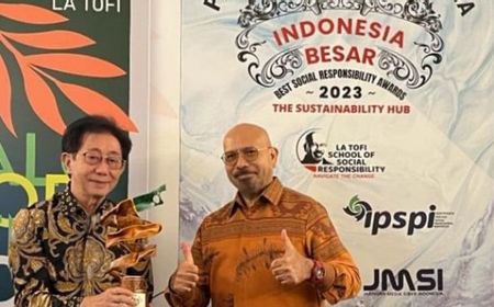 Direktur Sido Muncul Irwan Hidayat Raih Penghargaan Bintang CSR Indonesia Besar