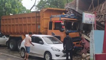 Truck Collision With Ambulance Carrier Body In Pati, One Person Dies Thrown From Car