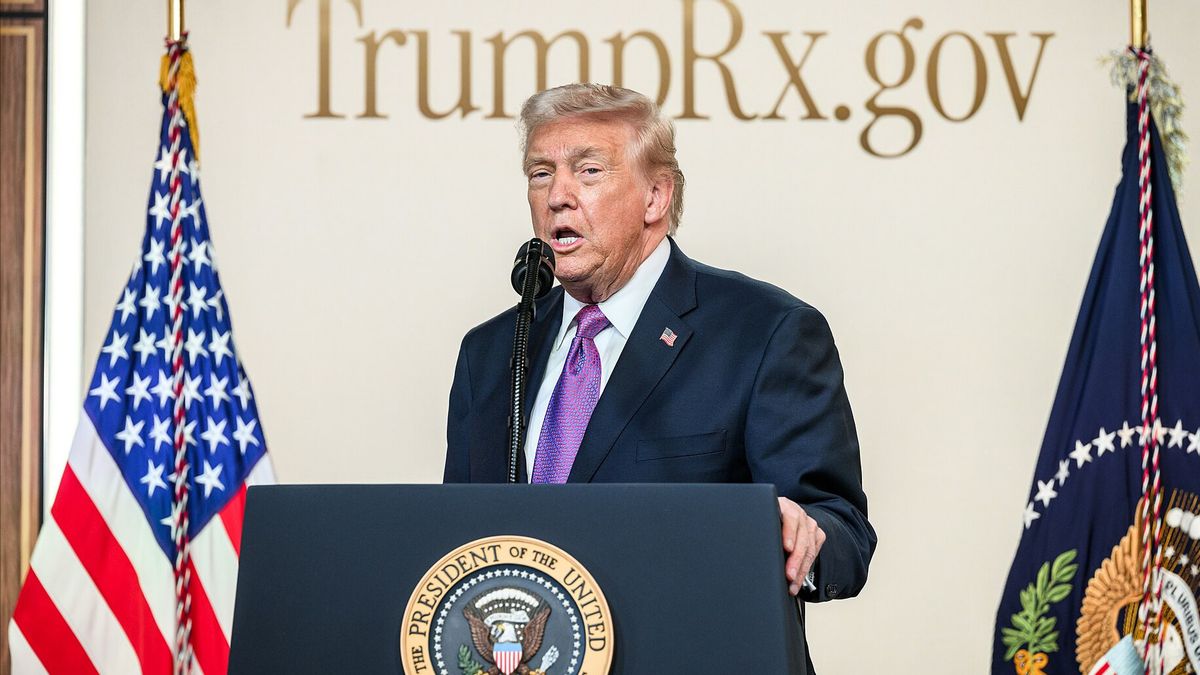 Kapal Perang Siaga, Trump Beri Tenggat Waktu 10 Hari untuk Iran