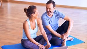 Ketahui 5 Manfaat Yoga Bersama Pasangan 
