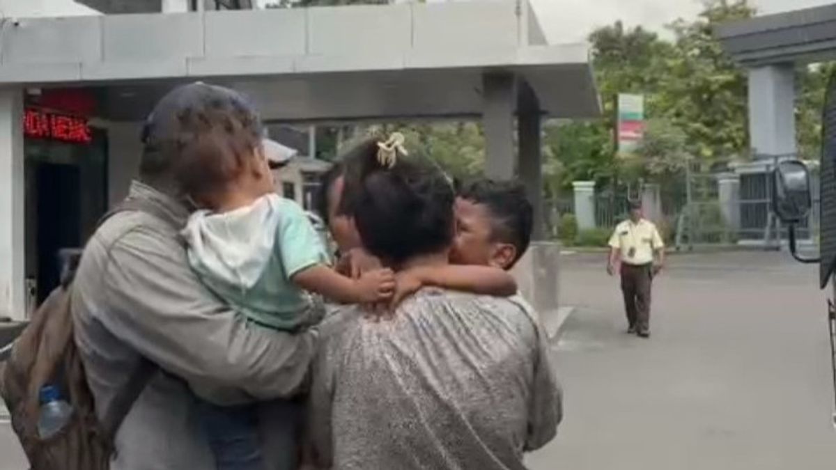 被KPPS TPS 028 Pinang Ranti Kaget主席Kejari Jaktim传唤到Pondok Bambu Cells内部