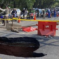 Motorcyclist Crushed into a Road Hole in Jagakarsa