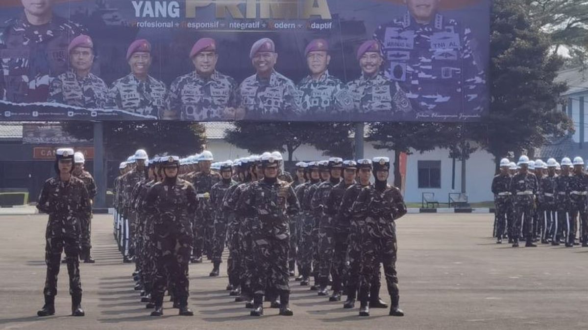 2 Indonesian Navy Marines Involved In The 79th Indonesian Independence Day Ceremony At IKN