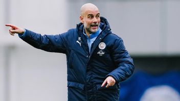 Pep Guardiola Mengisyaratkan Bertahan di Manchester City Musim Depan