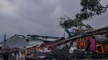 834 Families Of Tornadoes Rancaekek Bandung And Sumedang Refuge