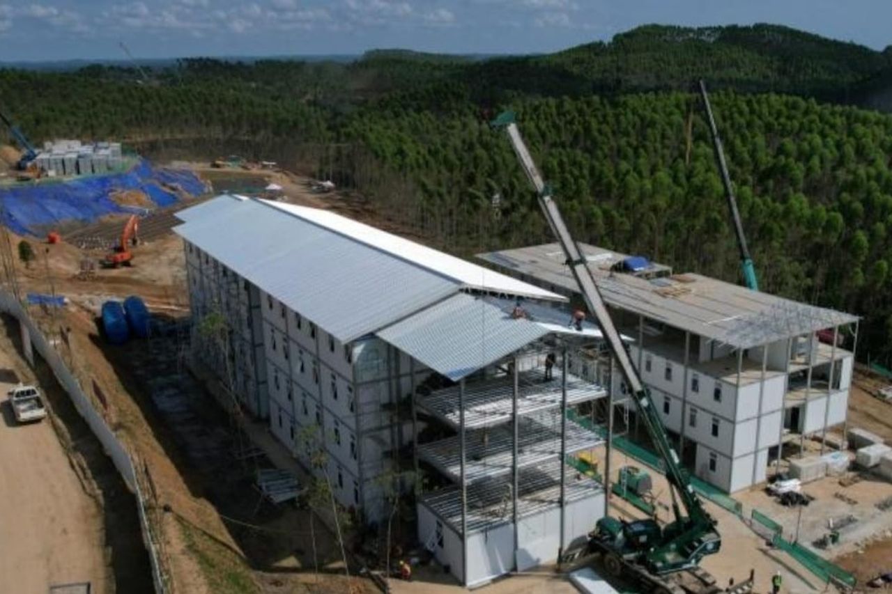 建設作業員の住宅開発は2023年1月の完了を目指しています