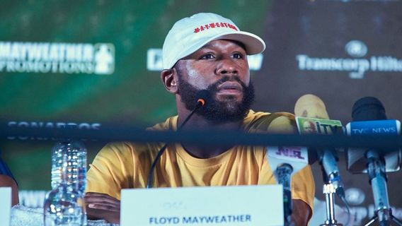 Mayweather's Unusual Request During Duel Against Don Moore: Wants More Rounds