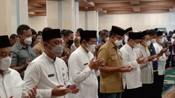 エリル、アニス・バスウェダンのためのオカルトの祈りのタイトル:カン・エミルの悲しみはジャカルタとインドネシア住民の悲しみです
