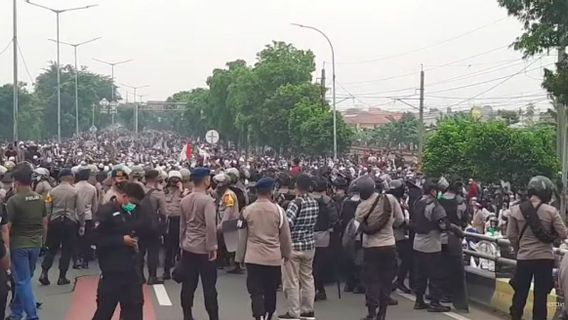 Aksi Pendukung Rizieq Shihab Rusuh di Area PN Jaktim, Ahli Hukum: Tak Produktif