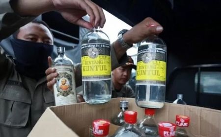 Ratusan Botol Miras Arak Jowo Disita Satpol PP Madiun