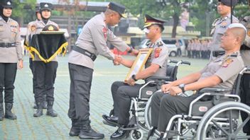 جاكرتا - رفعت شرطة جاوة الغربية الإقليمية رتبة 4 أعضاء أصيبوا أثناء تأمين العرض التوضيحي