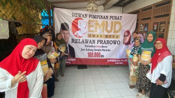 EMUD distribue 100 000 sacs de riz pendant le ramadan, les volontaires de Prabowo se déplacent simultanément
