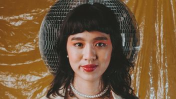 GUNGS的两个情感部分以你的喜好和某种相同的最大单曲中呈现