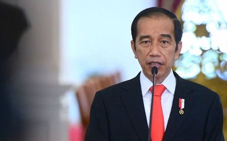 Andai Kita Seperti Santri yang Tahu Ada Waktunya Tutup Telinga, Mungkin Kita Tak Termakan Lip Service Jokowi