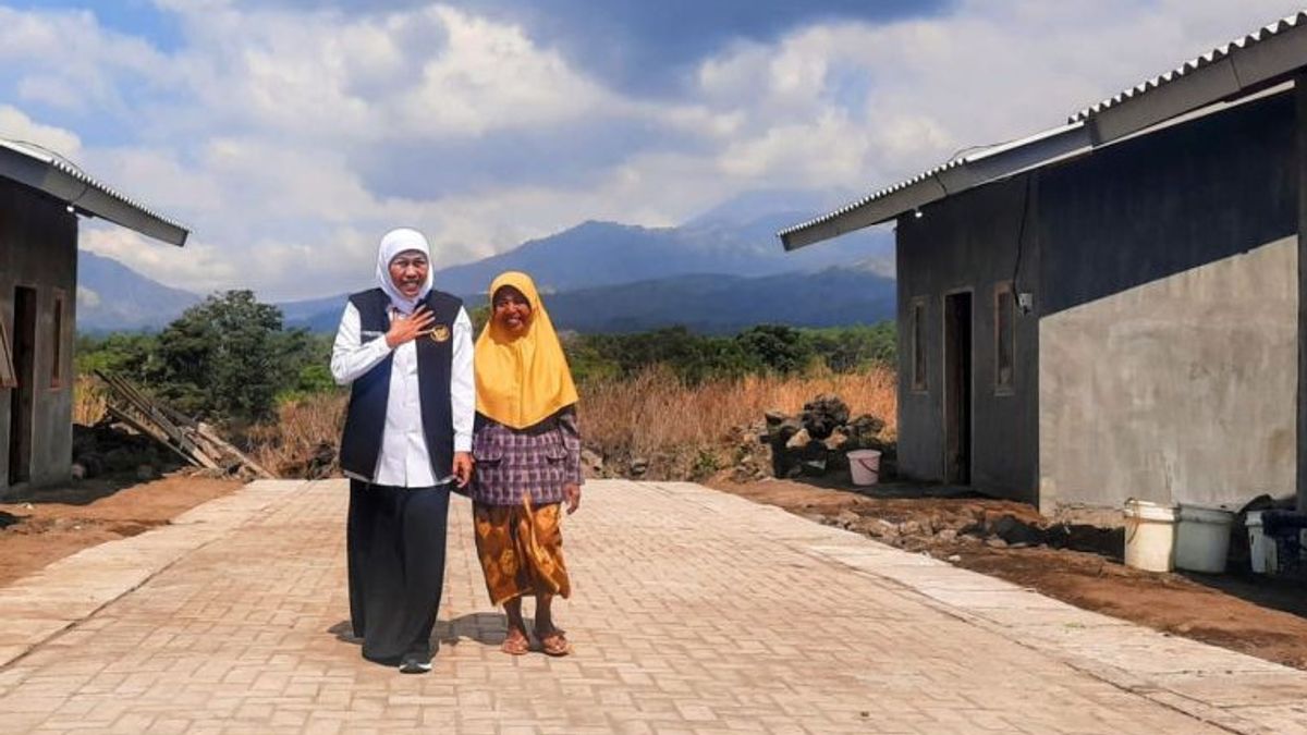 Gubernur Jatim Serahkan Kunci Hunian Tetap ke Warga Terdampak Banjir di Lereng Gunung Ijen