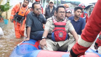 Jakarta continue de fortes inondations malgré des retombées de Ciliwung, Rano Karno : Nous pensons tout simplement positives