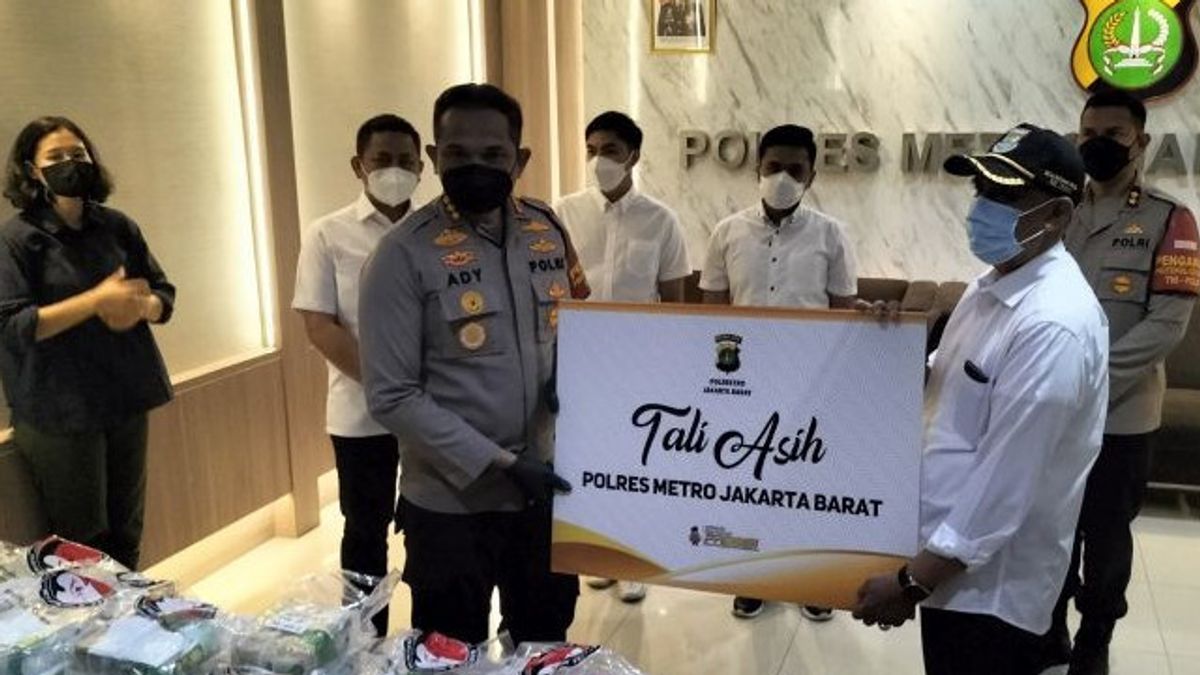 West Jakarta Police Issues IDR 81 Million To Compensate Material Losses Due To Being Hit By Methamphetamine Dealer