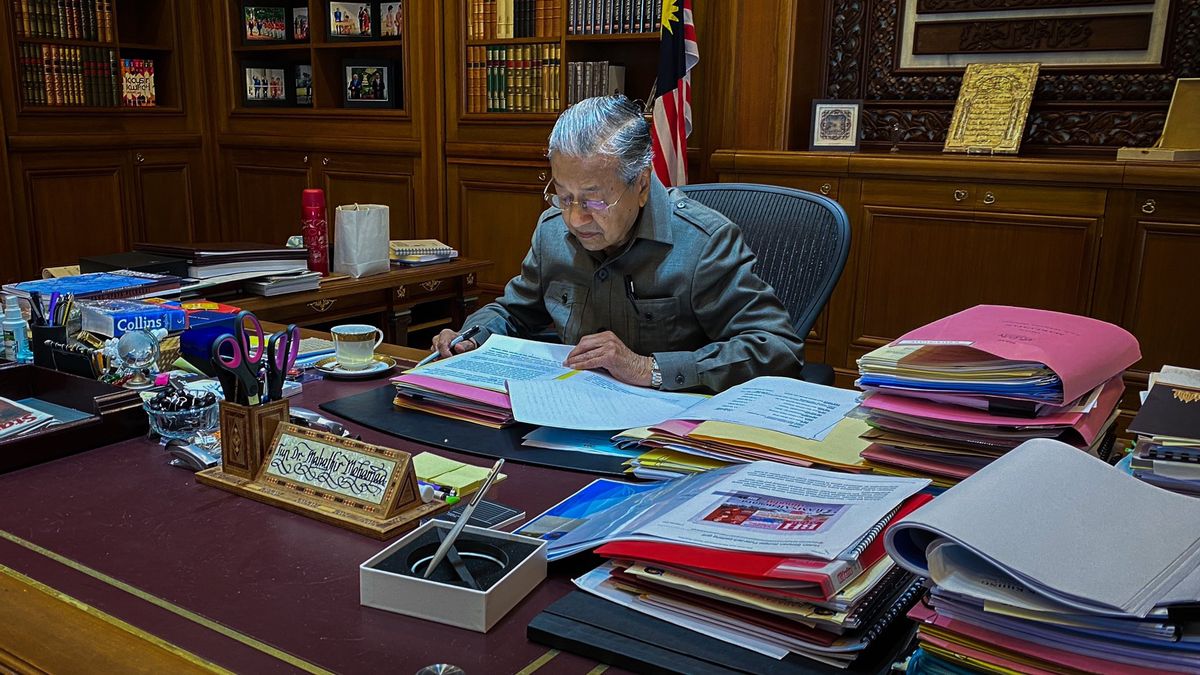 Le Roi De Malaisie Retire également 26 Ministres Mahathir Mohammad