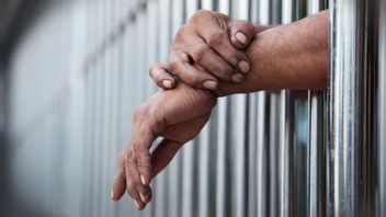 ヌサカンバンガン刑務所の囚人によって規制された海洋村サブの流通