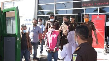 Le Bureau Du Procureur Arrête Un Suspect De Corruption Pour Une Indemnisation Sur La Route à Péage Padang-sicincin 