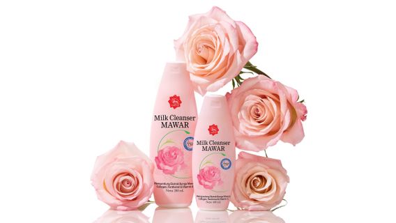 万岁美容公司推出了玫瑰乳清洁剂,敏感皮肤的温和溶液