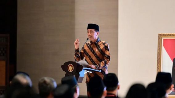 Presiden Jokowi Terima Penyematan Brevet Hiu Kencana