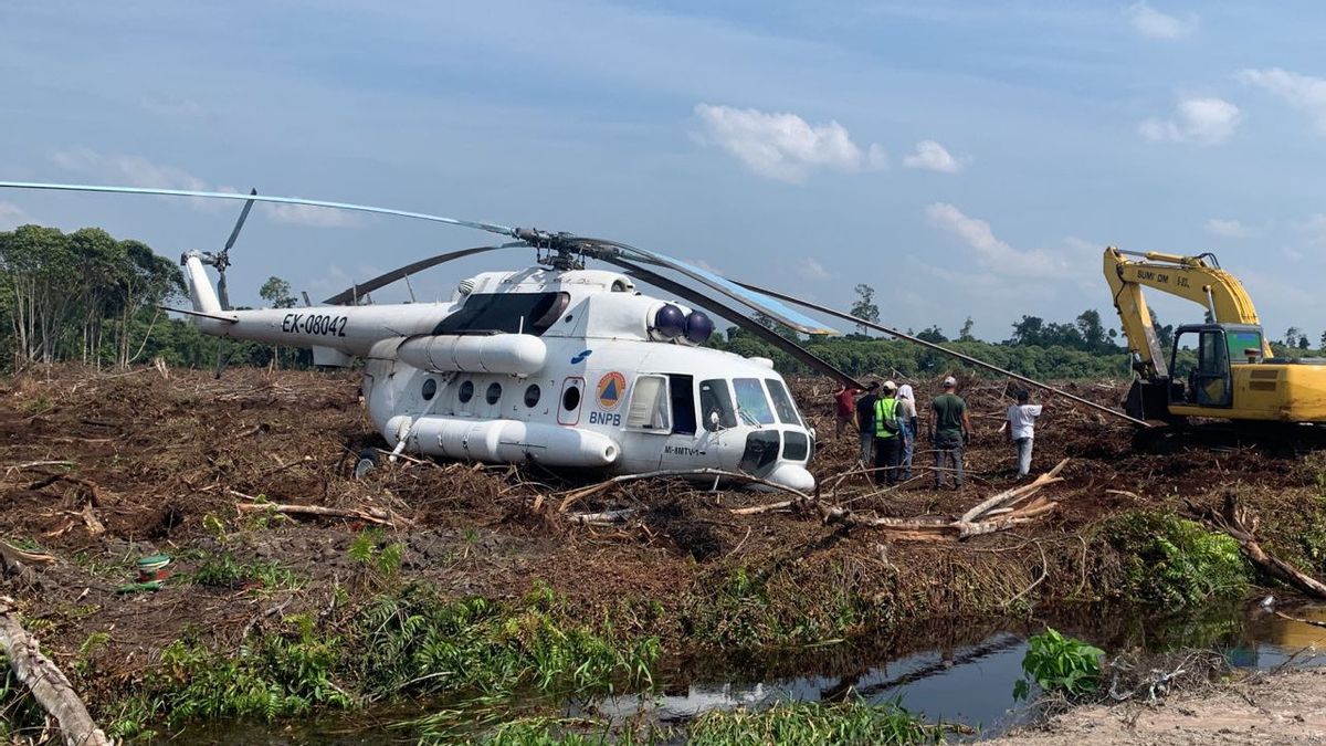 BNPBヘリコプターが東カリマンタン泥炭地に緊急着陸し、これが原因です
