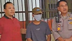 Des adolescents boivent de la soie-aimable secouette dans la ville de Bogor arrêtés, la police a motivé les affaires