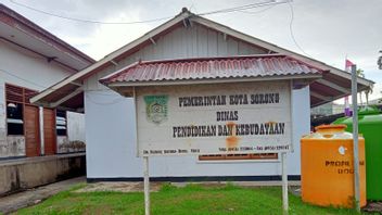 Corruption Of Incentive Funds For Civil Servants, Teachers And Honorary, Head Of Education Office And Treasurer Of Sorong City Suspect