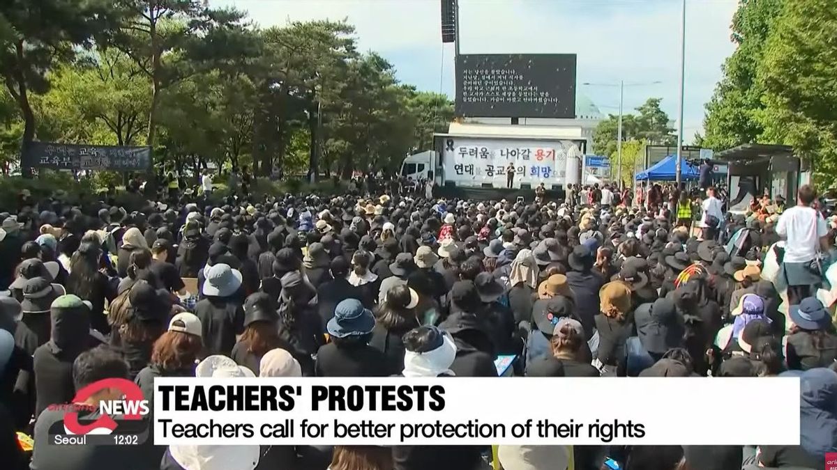 His Colleague Died Of Suicide Due To Poor Treatment Of Parents And Students, 50 Thousand Teachers In South Korea Hold Protests