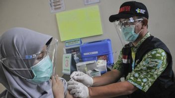 1 831 Agents De Santé De Bandung Se Sont Vu Injecter La Troisième Dose Du Vaccin Contre La COVID-19