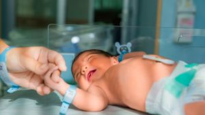 Perawatan Bayi Prematur di Ruang NICU Butuh Peran Orang Tua yang Ikut Terlibat Aktif