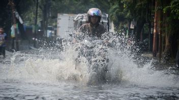 BMKG يطلب من سكان بانتين أن يكونوا على دراية بالطقس القاسي والأمواج العالية