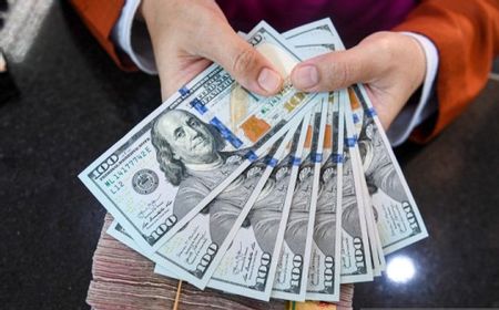 Rupiah Diprediksi Lanjut Melemah Imbas Ekspektasi Pemangkasan Suku Bunga AS di 2025