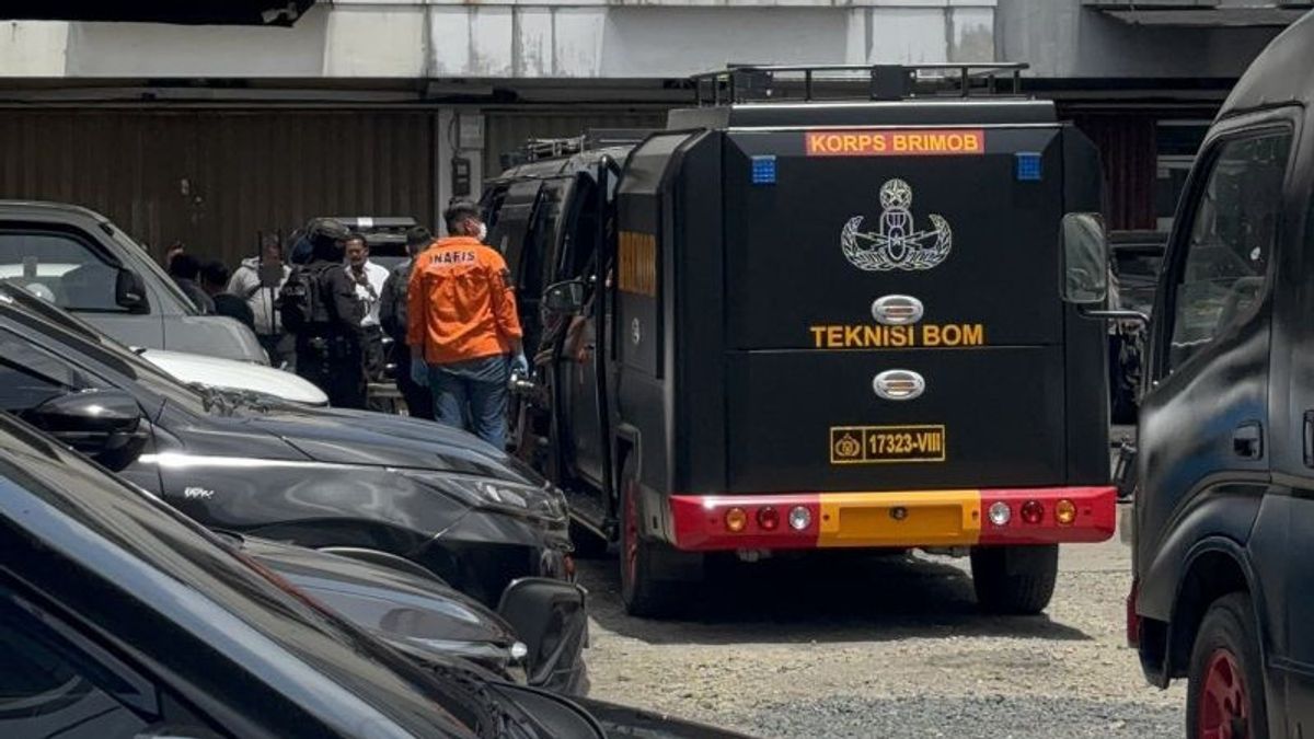 Temuan Diduga Bom di Depan Gereja Kosambi Bandung, Polisi: Ternyata Isinya Batang Kayu