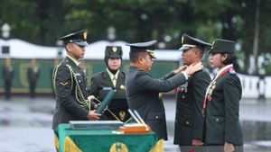 Lantik 593 Perwira Muda di Tengah Guyuran Hujan, KSAD Jenderal Dudung: Jadi Tangguh dan Diandalkan TNI AD