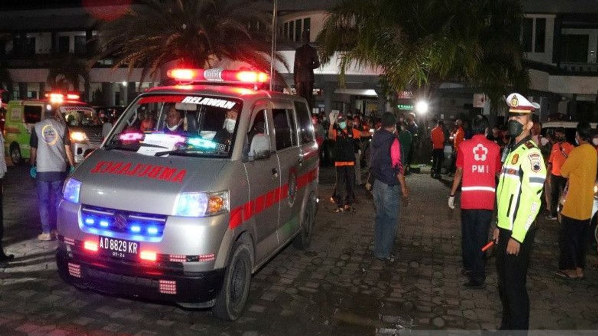 The Bodies Of 13 Victims Of A Tourism Bus Crash Into A Cliff In Bukit Bego, Bantul, Arrive In Sukoharjo