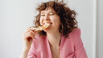 Tak Semudah yang Dibayangkan, Kenali 5 Perbedaan <i>Emotional Eating</i> dan Lapar Fisik